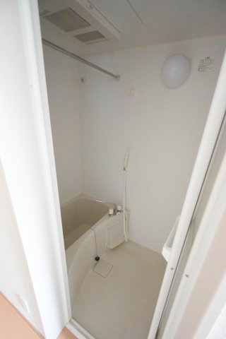 バス・シャワールーム　※別部屋参考画像です。