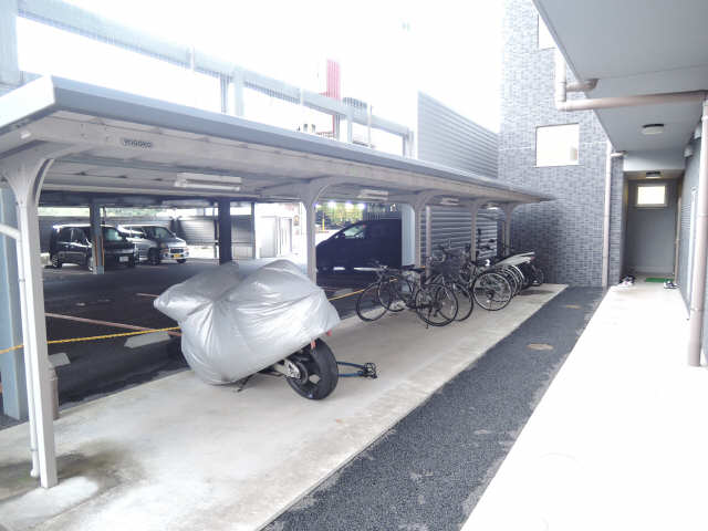 Delapan ユーアイの外観写真