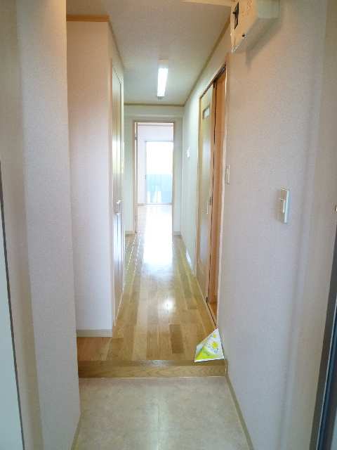 Delapan ユーアイの玄関写真