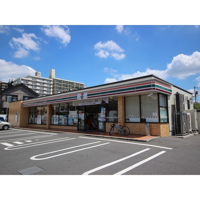 コンビニ　セブンイレブン　大和中央五丁目店（コンビニ）まで200m