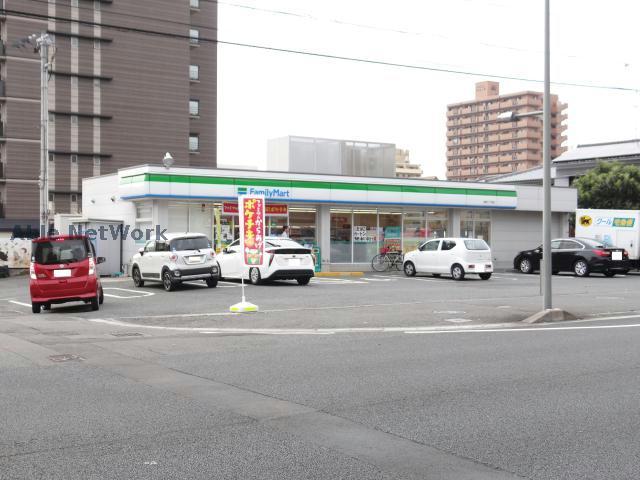 コンビニ　ファミリーマート岩崎二丁目店（コンビニ）まで371m