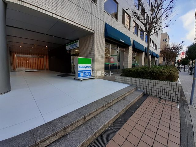 コンビニ　ファミリーマート旧居留地東店（コンビニ）まで452m