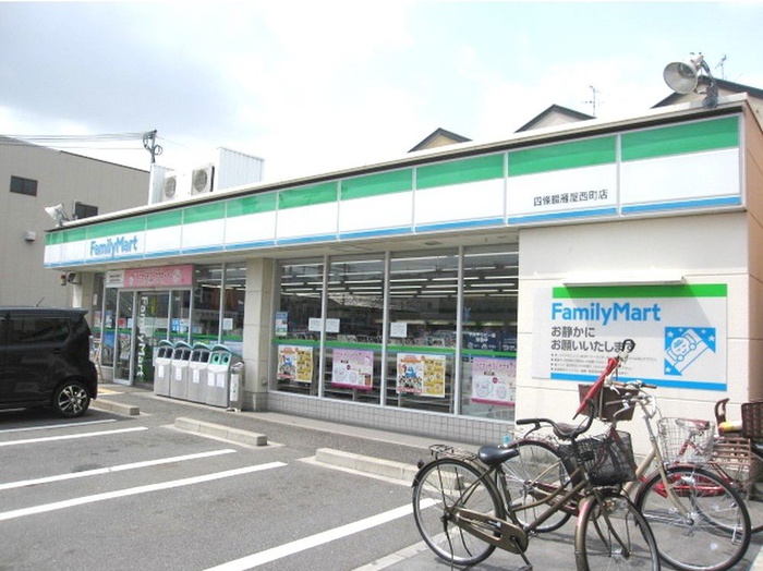 コンビニ　ファミマ（コンビニ）まで450m