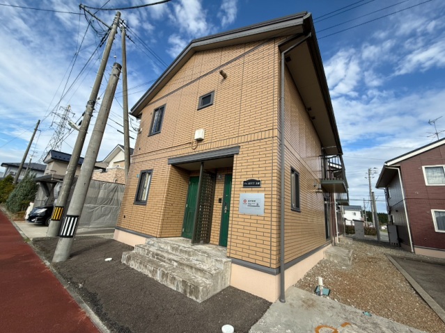 ＪＲ奥羽本線 秋田駅 バス乗車時間：15分 最寄りバス停で下車 徒歩5分 築21年