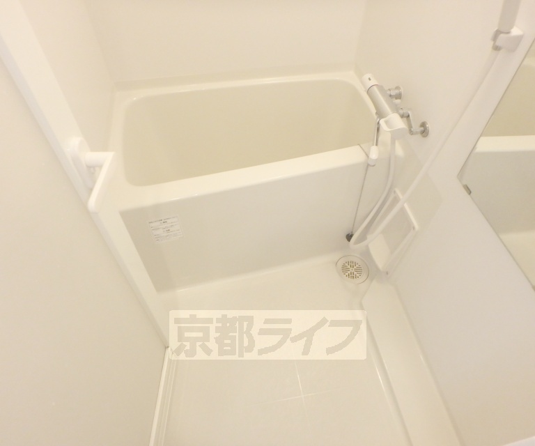 バス・シャワールーム　ゆったり浸かれるお風呂です。