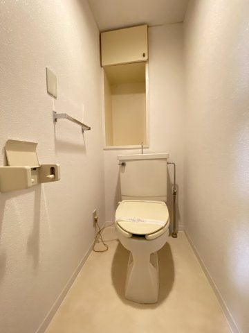 トイレ　※画像は同物件別室になります。
