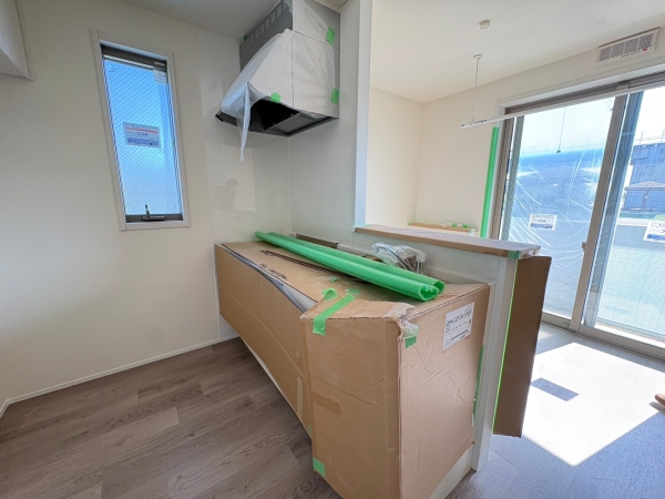 キッチン　同物件別部屋のお写真になります。左右対称のお部屋の写真の場合
