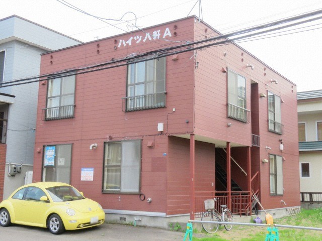 札幌市西区八軒三条東のアパートの建物外観