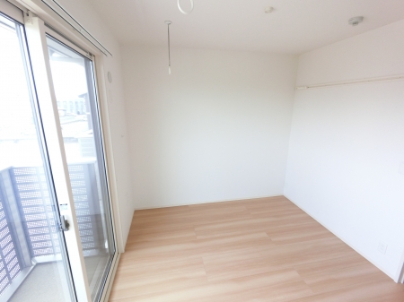 その他部屋・スペース　明るい雰囲気で、各部屋にゆとりと独立感を持たせた間取りです。