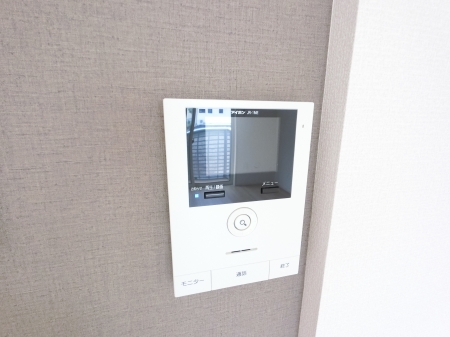 セキュリティ　TVインターホンで室内から来客者を確認することができます。