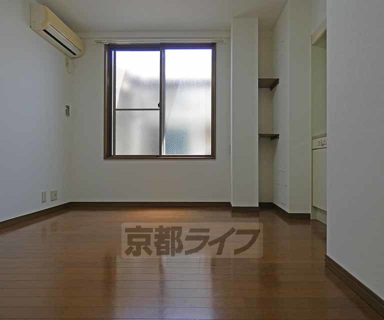 京都市北区鷹峯旧土居町のマンションの居室・リビング