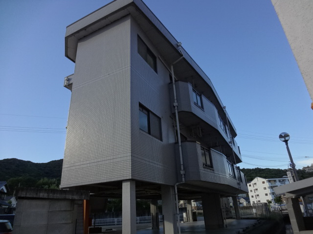 【ハイツ日山の建物外観】