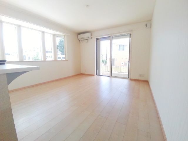 居室・リビング　１２．６帖の広々としたLDK