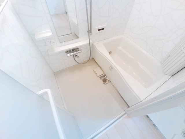 バス・シャワールーム　追い焚き機能付の浴室