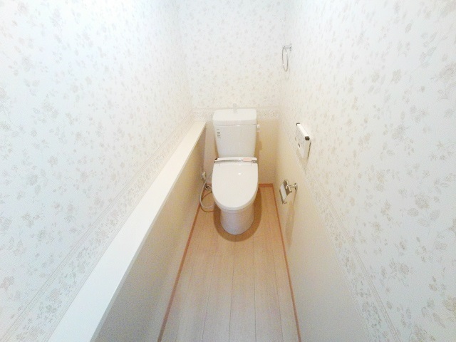 トイレ　温水洗浄暖房便座の付いた快適なトイレ