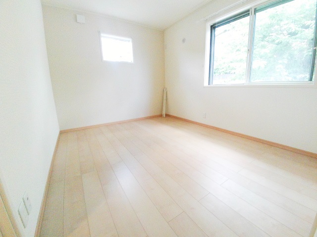 その他部屋・スペース　２面採光の洋室