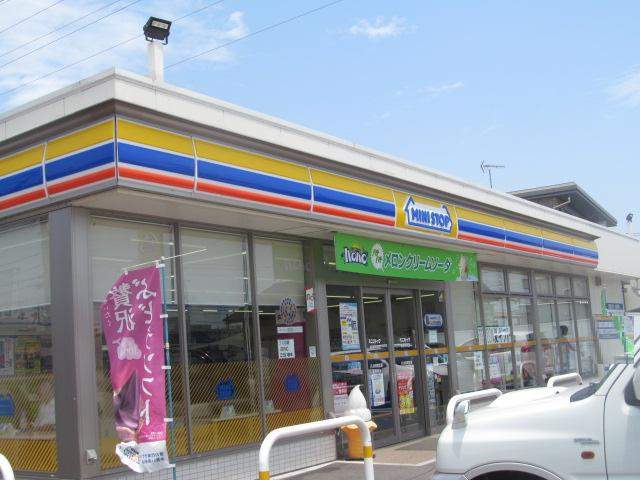 コンビニ　ミニストップ（コンビニ）まで861m