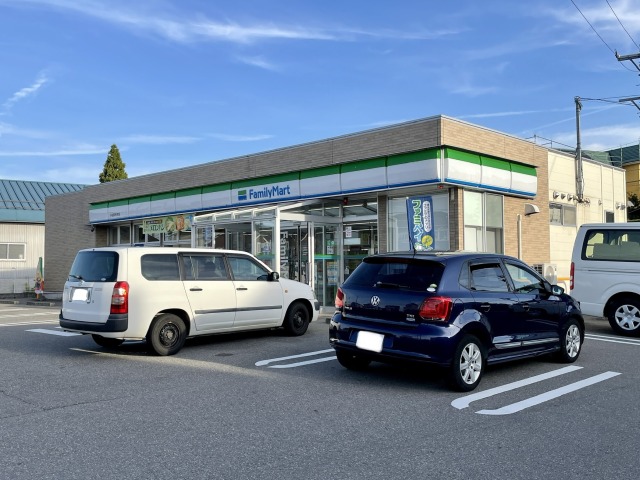 コンビニ　ファミリーマート小松若杉町店（コンビニ）まで1030m