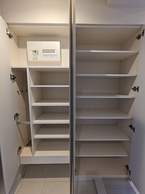 玄関　収納豊富なシューズＢＯＸ