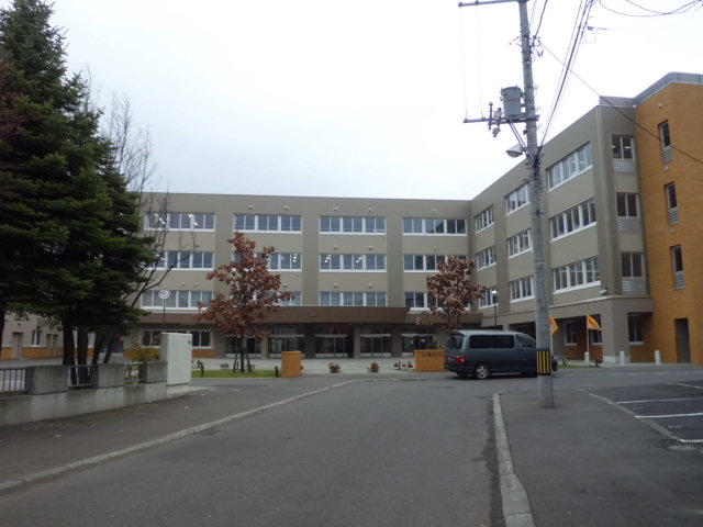 【札幌市厚別区厚別中央三条のアパートの小学校】