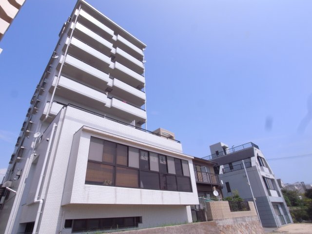 神戸市垂水区平磯のマンションの建物外観