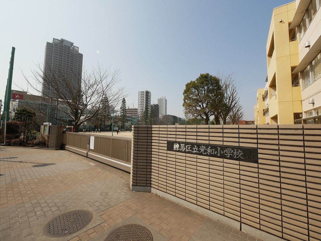 【ＰＡＴＩＯ　ＯＴＴＯＢＲＥの小学校】