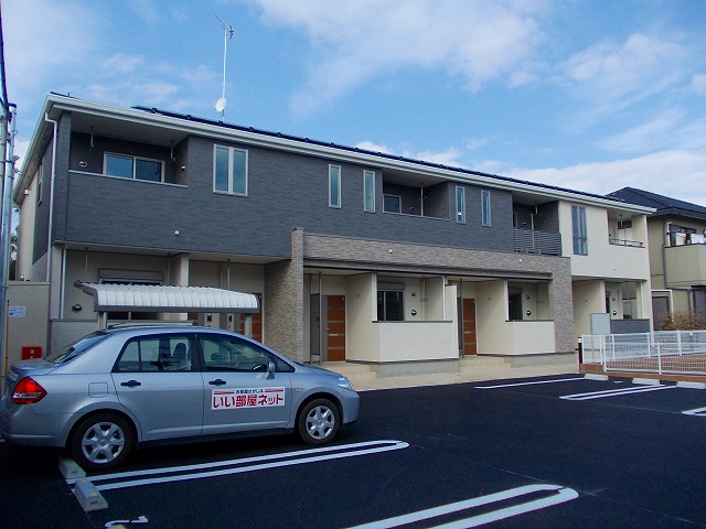 小田原市中村原のアパートの建物外観