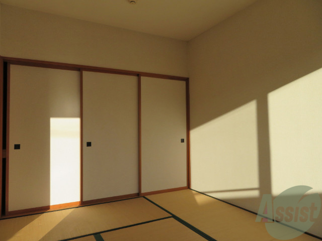 収納　収納はこちらの大きい押し入れになりますよー。