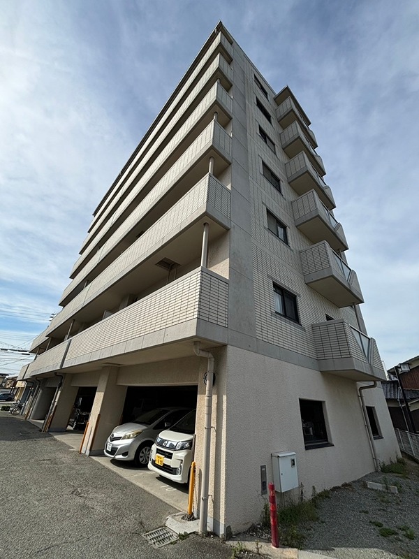 加古川市加古川町河原のマンションの建物外観