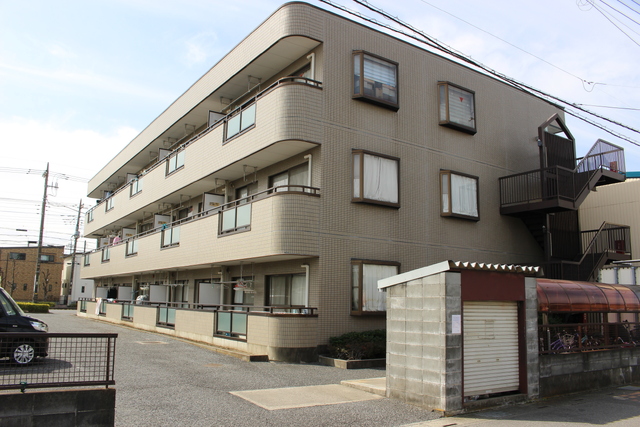 川口市戸塚鋏町のマンションの建物外観