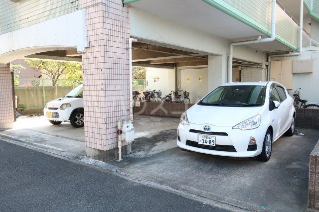 【名古屋市熱田区千年のマンションの駐車場】