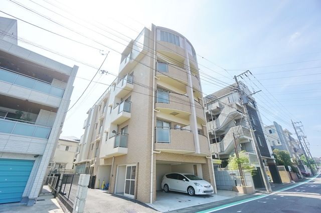 横浜市青葉区榎が丘のマンションの建物外観