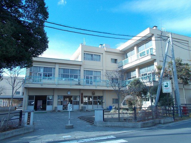 小学校　神川小学校（小学校）まで550m