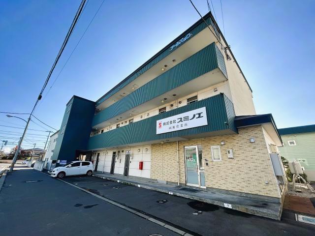 函館市富岡町のアパートの建物外観