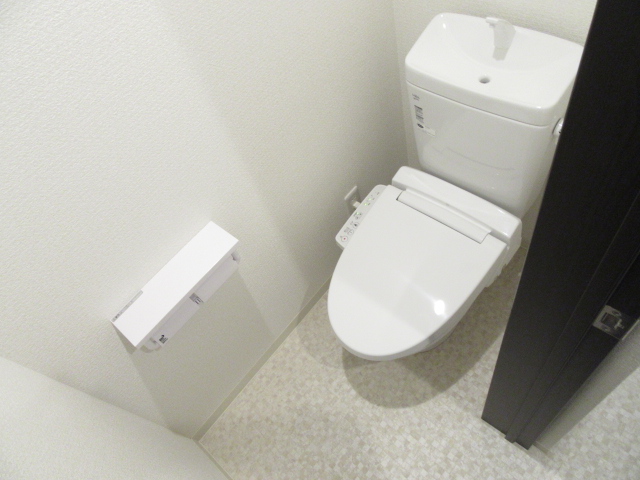 阪神本線 姫島駅 徒歩4分 3階建 築10年のトイレ写真