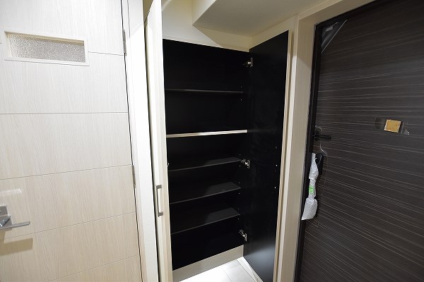 エントランス　★トールタイプシューズBOXなので棚を外せばブーツも置けます