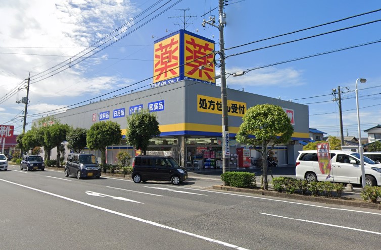 ドラックストア　くすりのラブ岡南店（ドラッグストア）まで539m