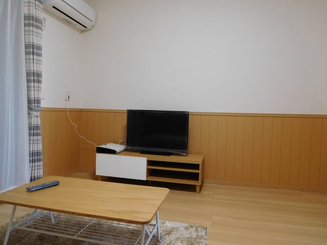 居室・リビング　南向きの明るいお部屋　テレビ付