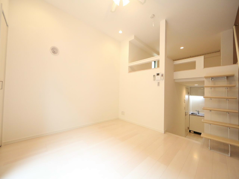 居室・リビング　洋室6帖　上階ロフト6帖（収納でも部屋でも使えます　同型写真