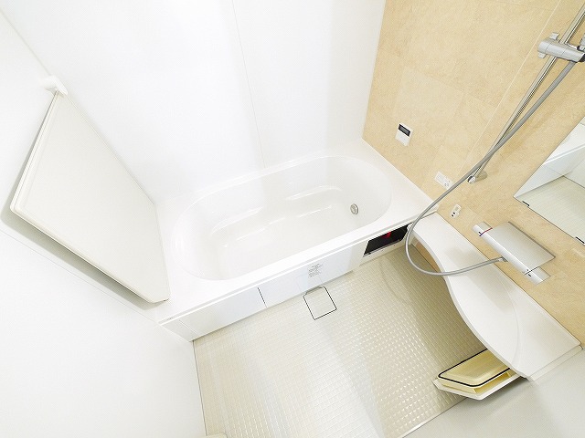 バス・シャワールーム　コンパクトで使いやすいお風呂です