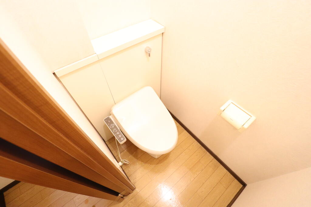 トイレ　温水洗浄便座付きです！