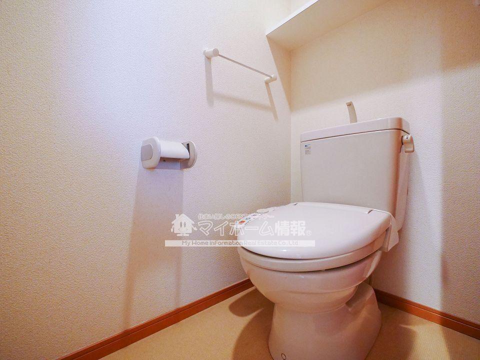 トイレ　トイレは快適な温水洗浄暖房便座付き