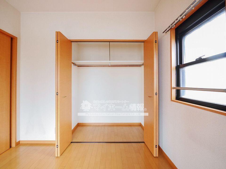 収納　片付け上手になるハンガーポール付きクローゼット！