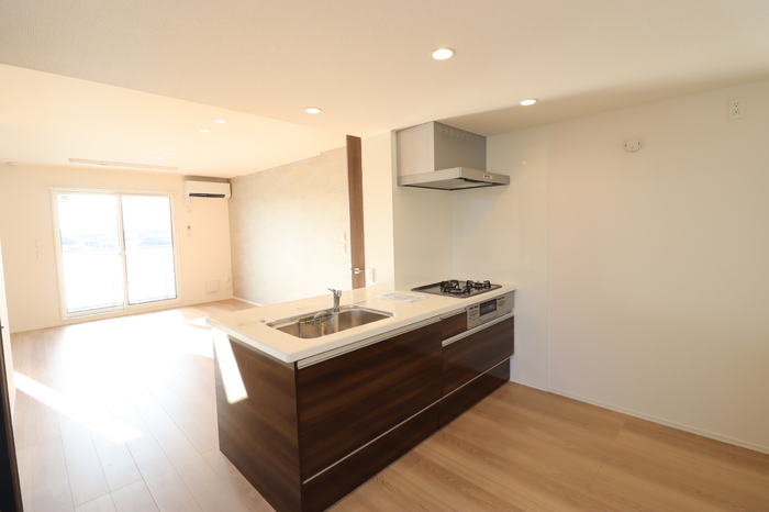 キッチン　※同物件・反転タイプの写真です。