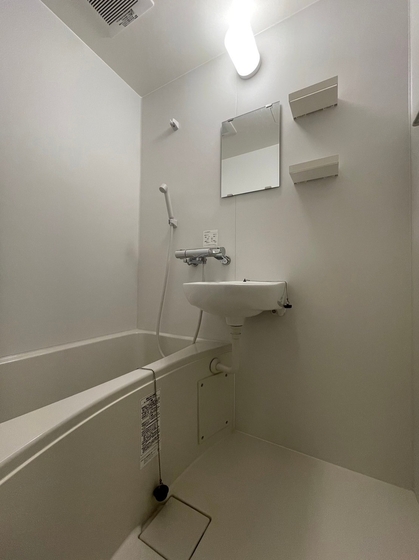 バス・シャワールーム　落ち着いた空間のお風呂です