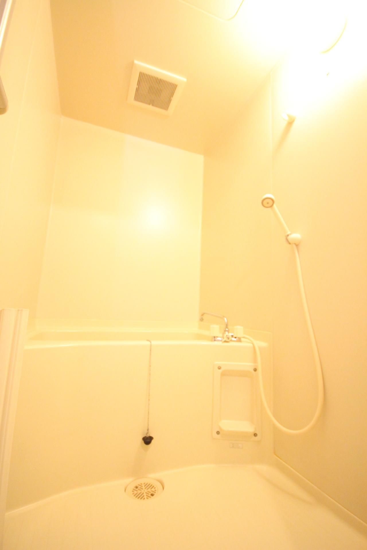 バス・シャワールーム　コンパクトで使いやすいお風呂です※別号室の写真です