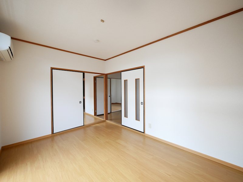 居室・リビング　東側洋室６帖