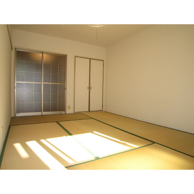 居室・リビング　日当たりの良い和室♪