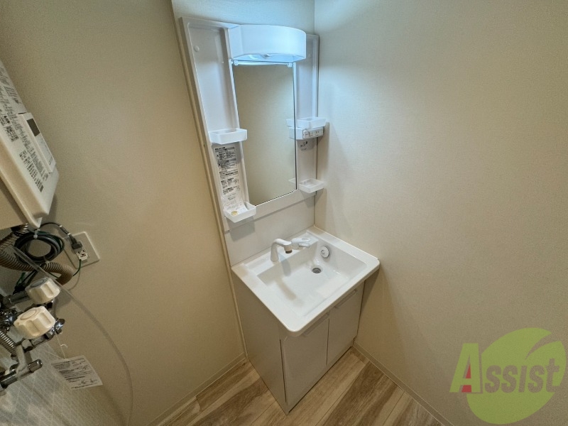 洗面設備　大きくて使いやすそうな独立洗面台になっています。