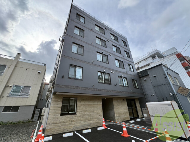 建物外観　札幌市中央区南十三条西「ラグジースペースＳ１３」